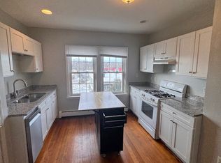 17 6th St #19, Providence, RI 02906
