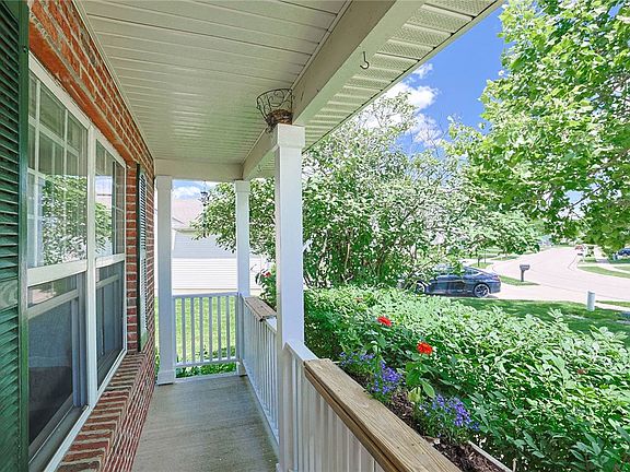 3rd image of 531 Lookout Ridge Dr