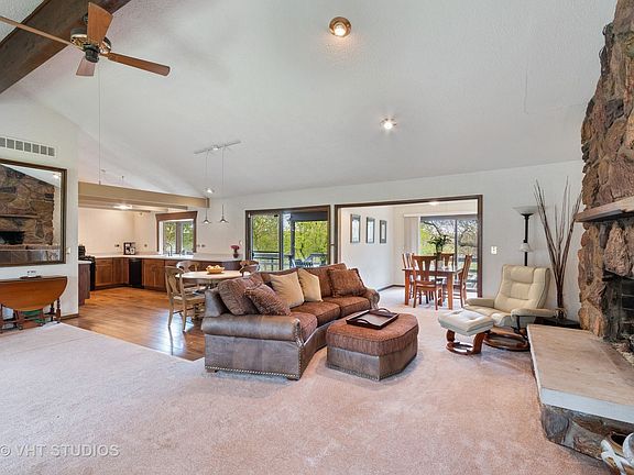 4th image of 1071 Woodcliff Dr