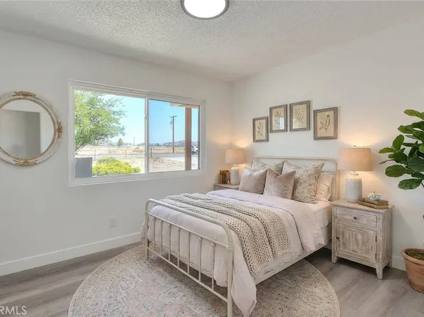 20916 Thunderbird Rd, Apple Valley, CA 92307