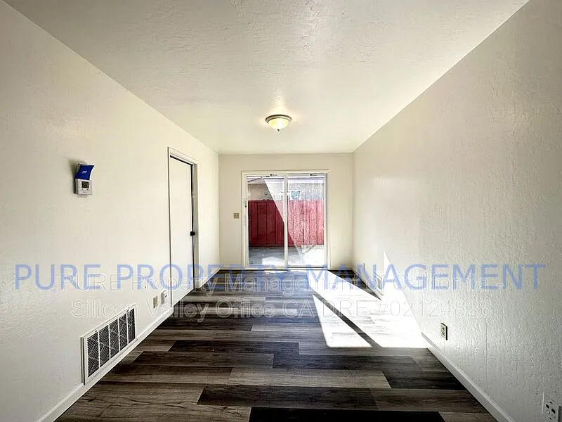 2 bed, 1.0 bath, 908 sqft, $2,995 — Photo 4
