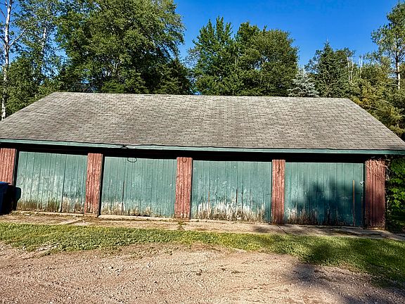 3rd image of 2381 S Buhl Rd