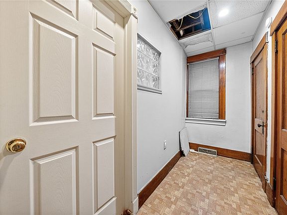 3rd image of 2208 Duss Ave
