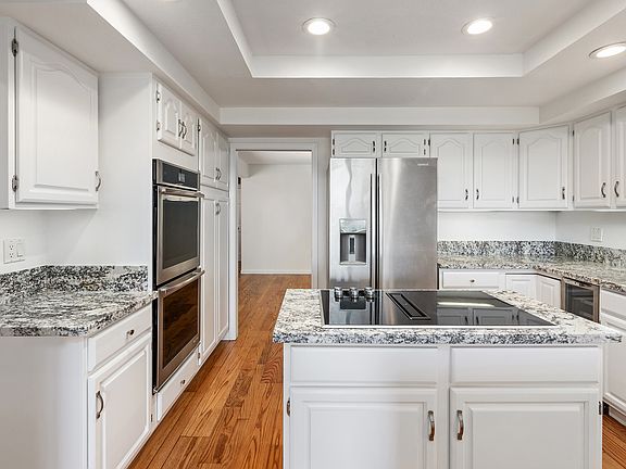 5th image of 23 Hallmark Cir