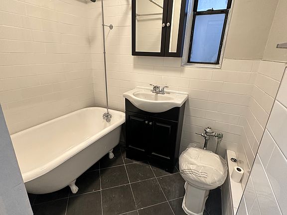 4th image of 18 Kensington Ave #3