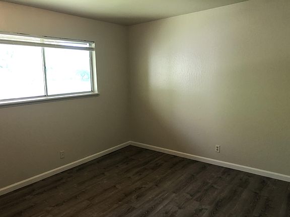 3rd image of 5479 Carlson Dr APT 8