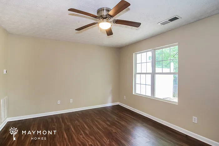 3 bed, 2.5 bath, 1560 sqft, $1,695 — Photo 4