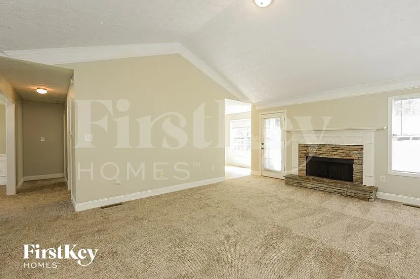 4 bed, 3.0 bath, 2328 sqft, $2,295 — Photo 3