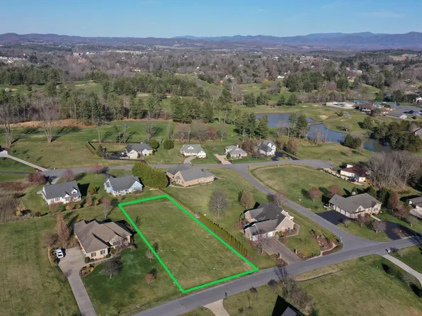 35 Pinehurst Dr, Lexington, VA 24450