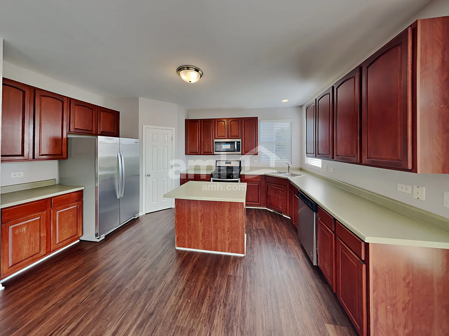 3 bed, 2.5 bath, 2460 sqft, $3,255 — Photo 4
