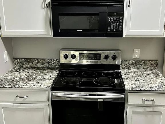 3rd image of 108 Wheatsheaf Ln