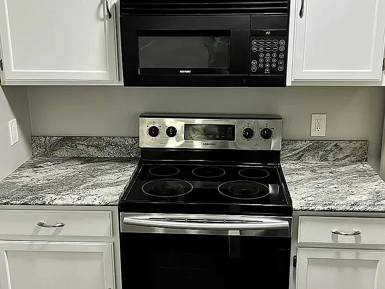 108 Wheatsheaf Ln — Photo 3