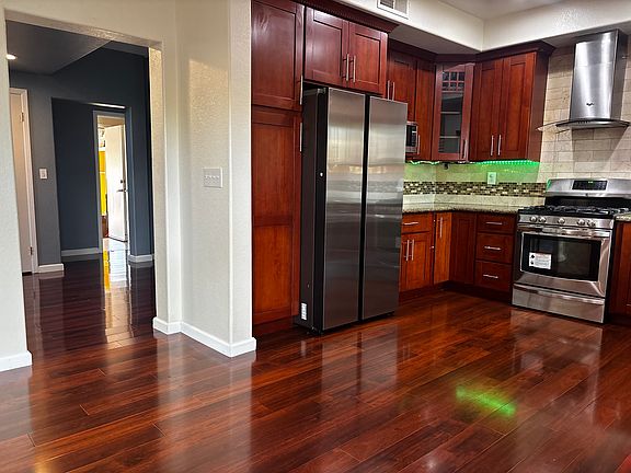 3rd image of 2901 Sorrento Way