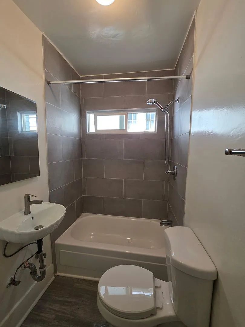 53, 415, 417 Paloma Pacific Apartments (9947) — Photo 3