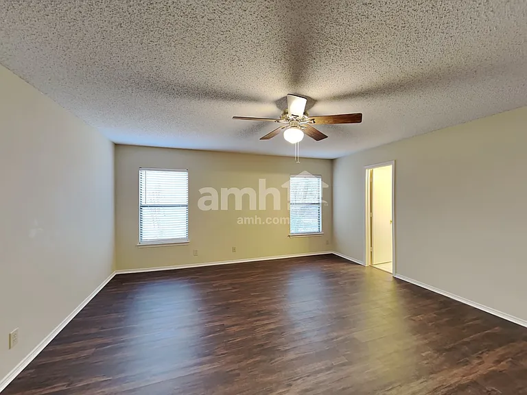 2231 Creekside Bnd — Photo 10