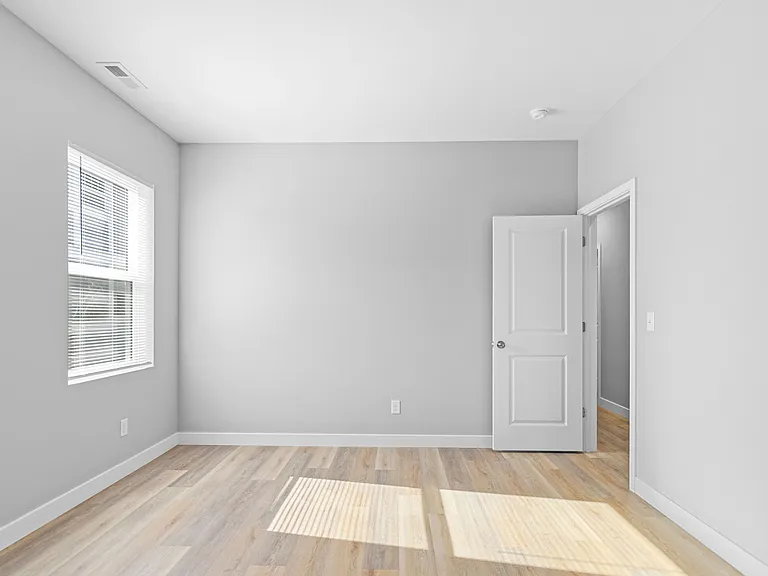 3365 Broadway St — Photo 6
