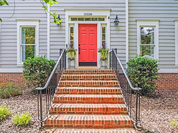3rd image of 10338 Hollybrook Dr