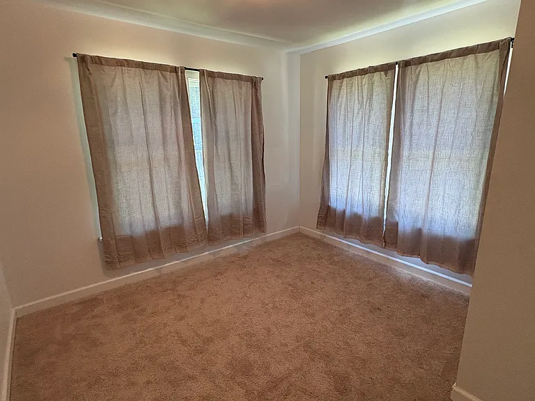 2571 Jackson Ave — Photo 13