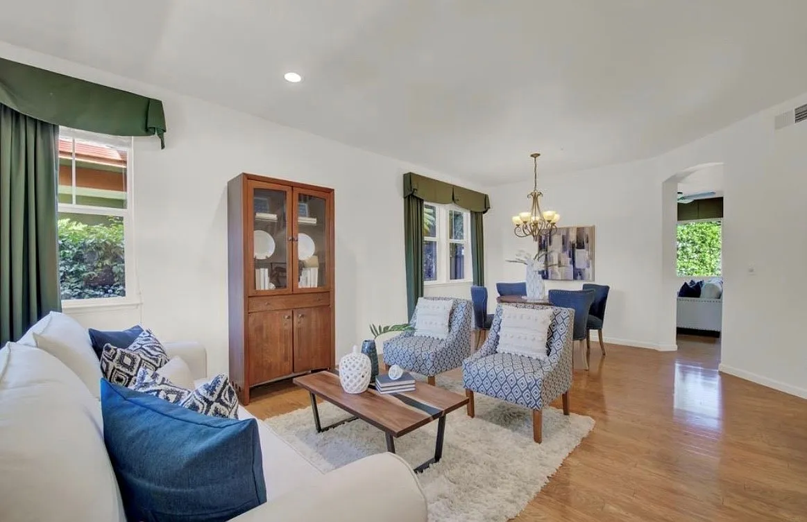 4 bed, 2600 sqft, $5,495 — Photo 2