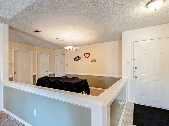 5th image of 821 Scarlet Oak St