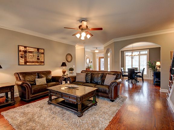 5th image of 1088 Willow Cir