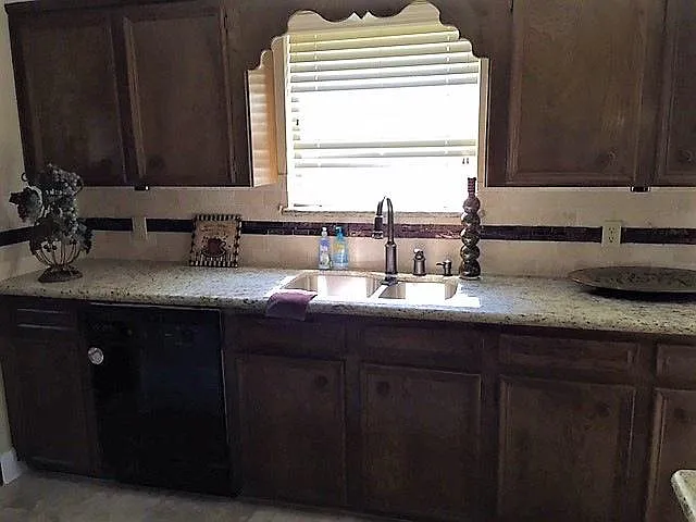 3 bed, 1792 sqft, $2,200 — Photo 3