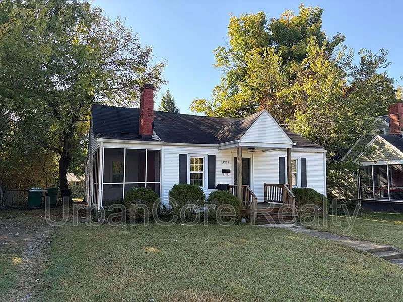 3 bed, 2.0 bath, 1300 sqft, $1,899 — Photo 3