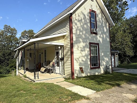 2nd image of 202 S Main St
