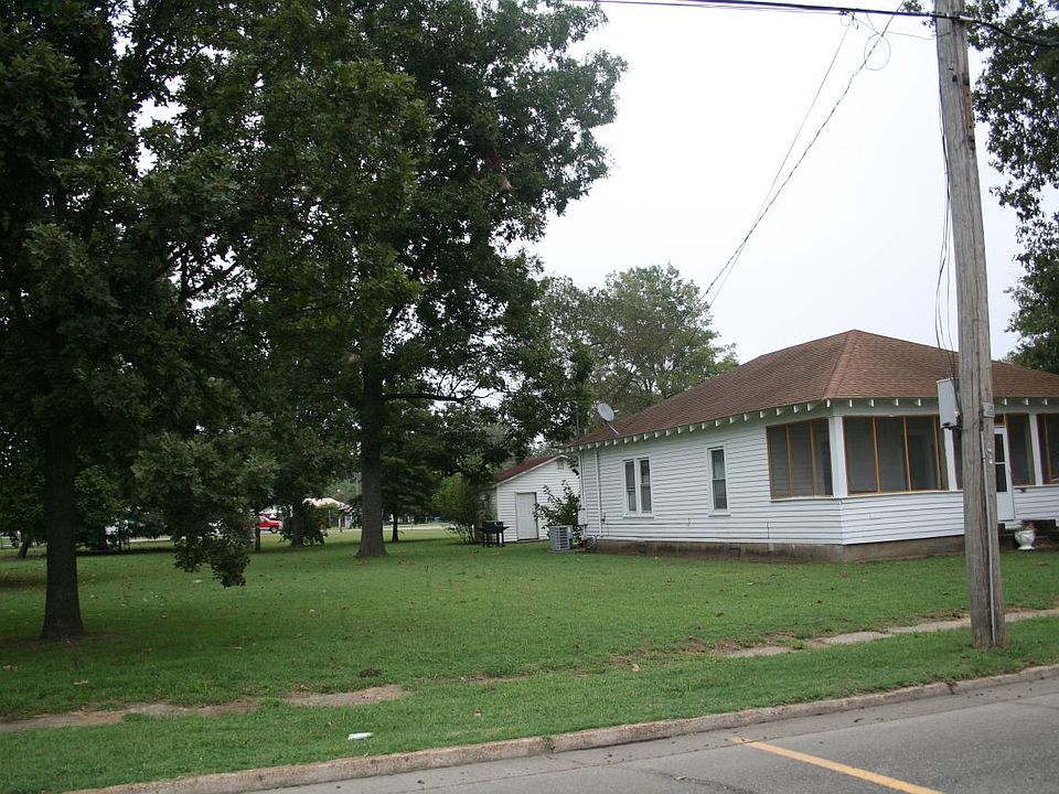 2nd image of 403 N Washington St