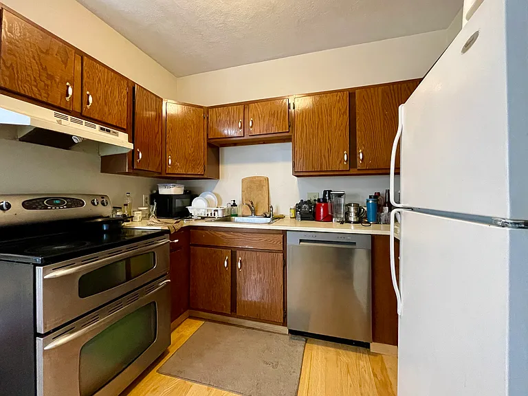 383 Angell St #3B — Photo 9