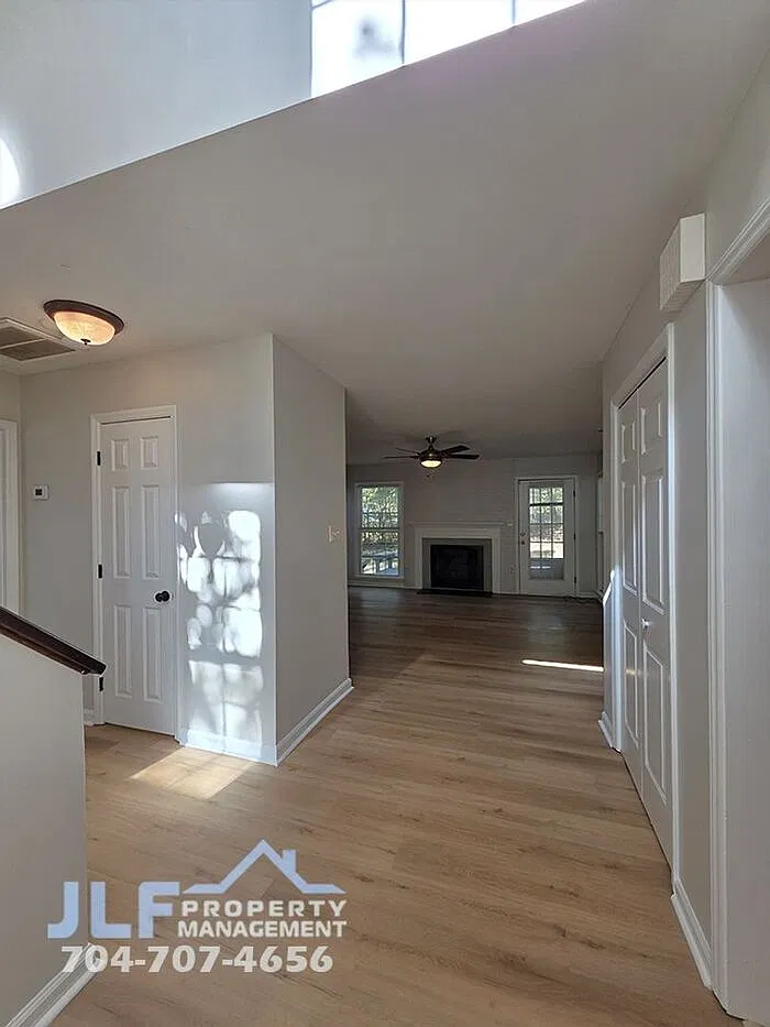 3 bed, 2.5 bath, 1752 sqft, $1,895 — Photo 3
