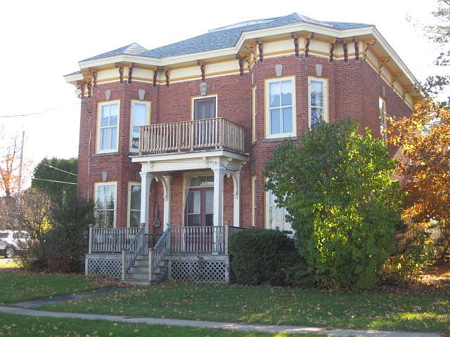1st image of 118 St Lawrence Ave