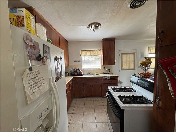 3rd image of 9909 Niagara Ave