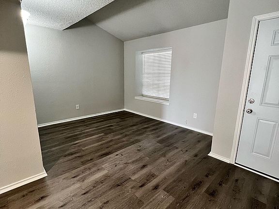 4th image of 302 Cates Dr #304