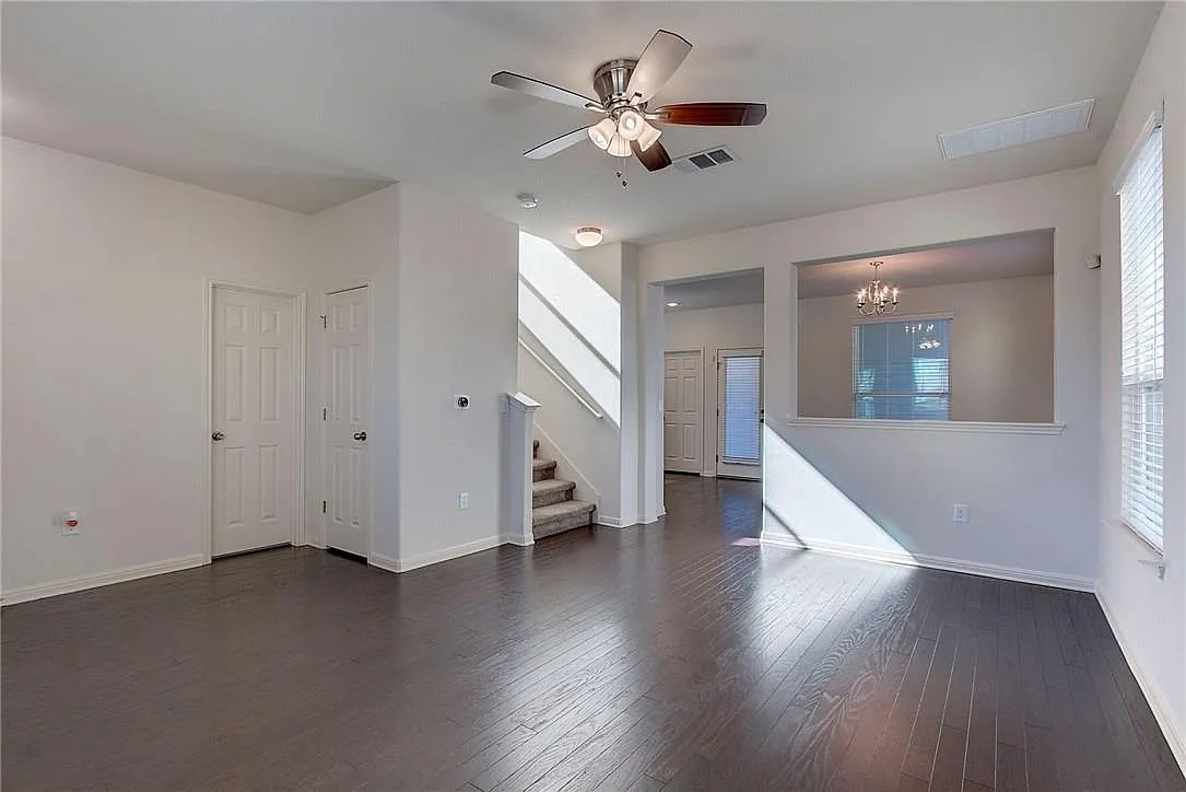 4 bed, 3.5 bath, 1845 sqft, $2,150 — Photo 2