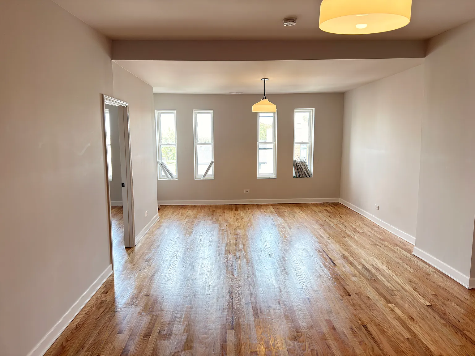 3 bed, 1200 sqft, $3,500 — Photo 4