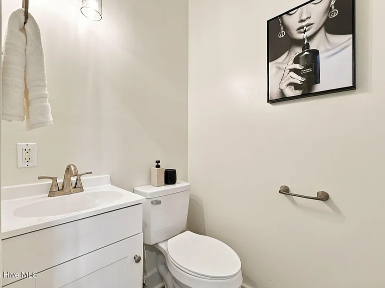 122 S Market St #1 — Photo 9