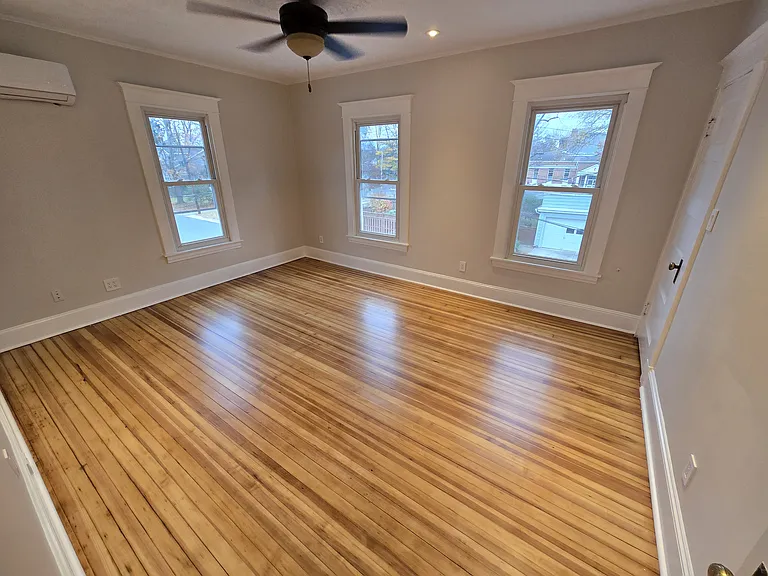 1 N Cherry Grove Ave #1 — Photo 8