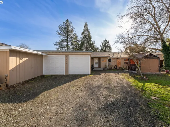 686 NE Johnson St, Myrtle Creek, OR 97457