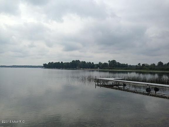 4th image of 10833 Lake Dr