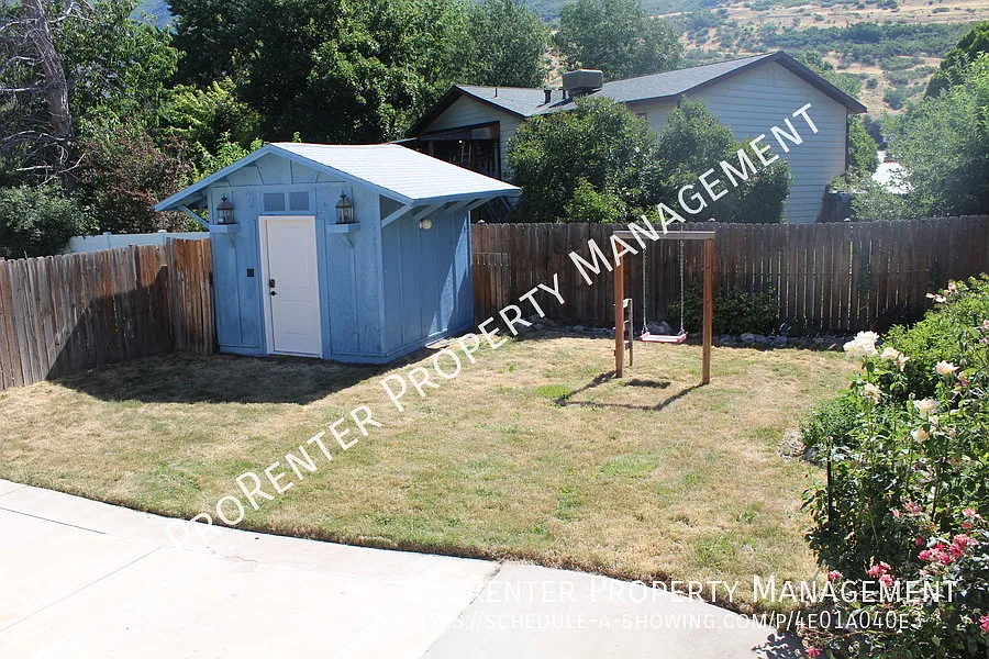 4 Bed, 2 Bath Farmington Twin Home — Photo 2
