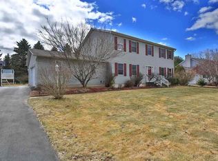 19 Carlyle Ct, Ballston Lake, NY 12019