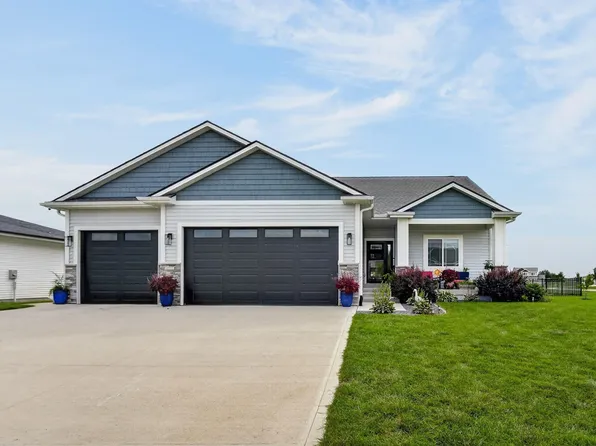 9190 Cody Dr, West Des Moines, IA 50266