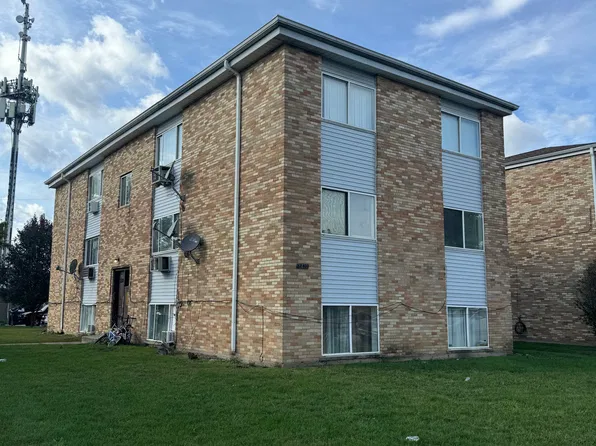 8820 N Root St APT 4, Niles, IL 60714
