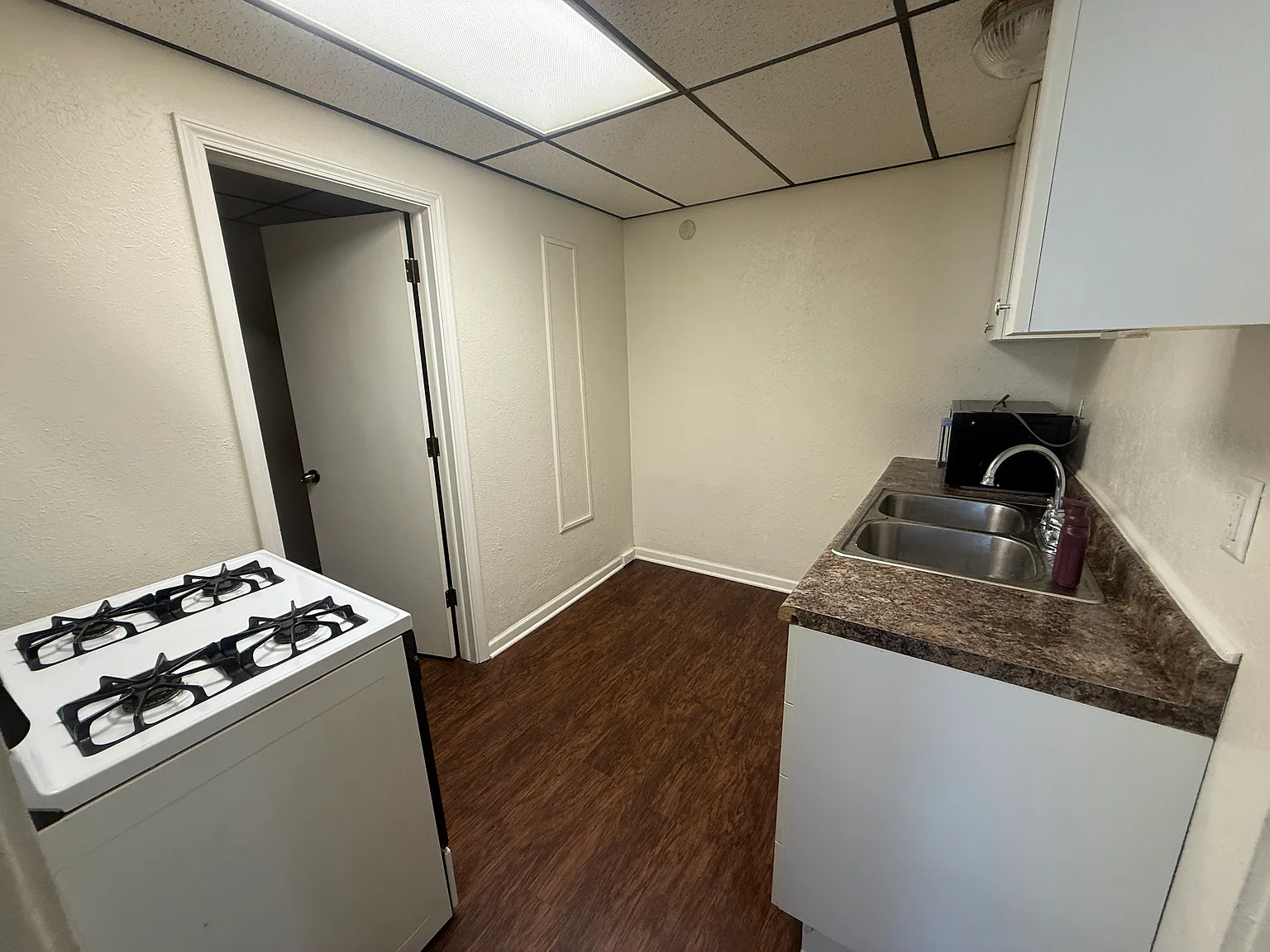 807 Young — Photo 2