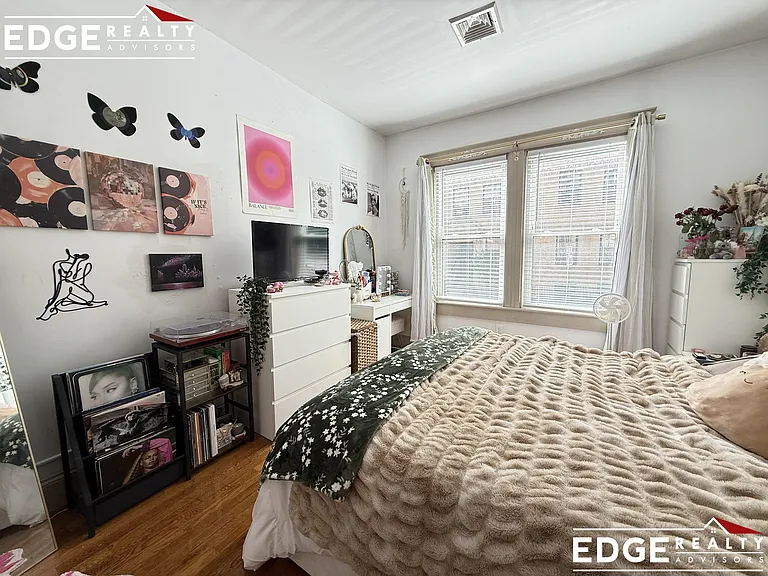 140 Sutherland Rd #1 — Photo 6