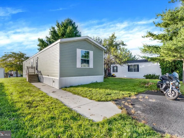 33 Dallas Dr, Grantville, PA 17028
