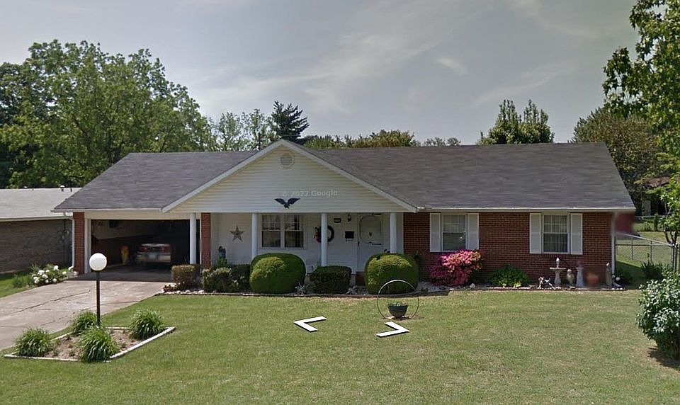 1st image of 1104 W Pecan St