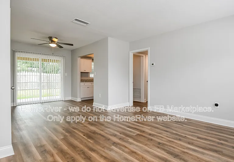 4901 Hernandes Dr — Photo 3