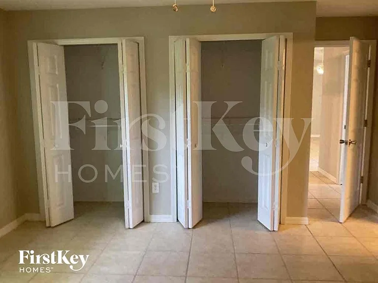524 SW 25th Ln — Photo 4